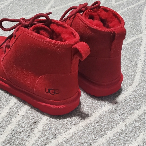 New UGG NEUMEL Chukka Boot Big Kid-Samba Red - Picture 4 of 10